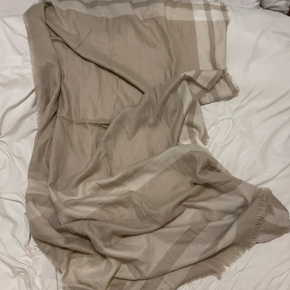 H&M blanket scarf - Picture 3 of 3